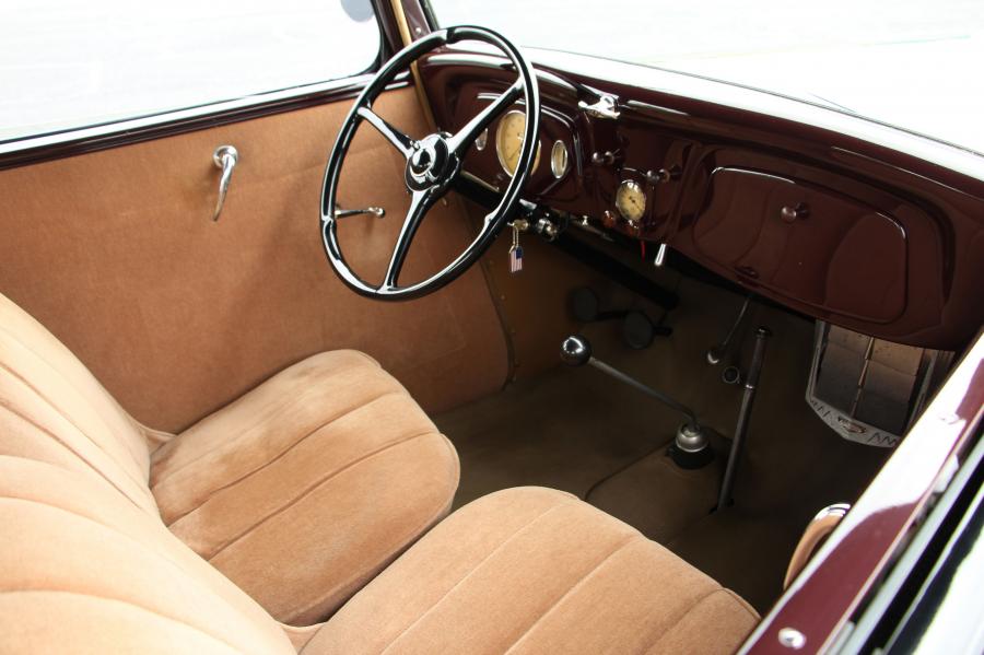 Интерьер Ford V8 Deluxe Tudor Sedan (40/700) 1937 года  (фото 9 из 22)